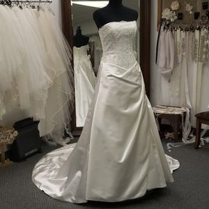 Maggie Sottero 1023, Size 10
